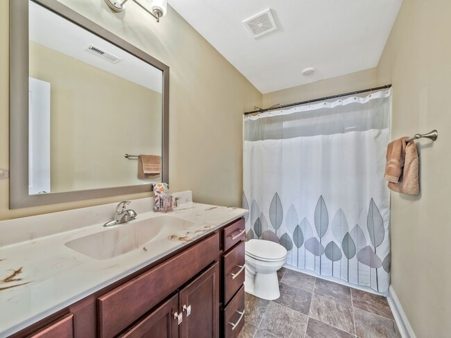 Building Photo - 543 Woodtrace Dr