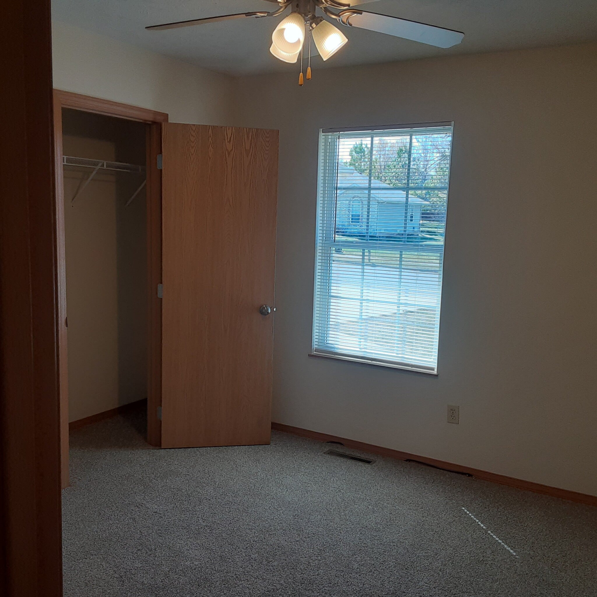 Building Photo - 409 Cedar Ln