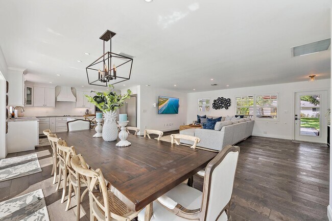 Building Photo - 8 Windsor Rd W