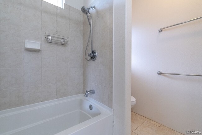 Building Photo - $3,100 / 2br - 2BED 2 BATH TOWNHOUSE IN ME...