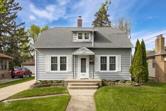 Building Photo - 1009 Prairie St