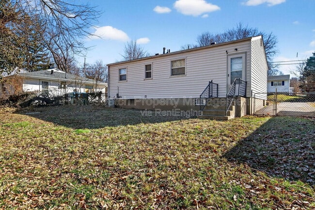 Building Photo - 207 Anistasia Dr