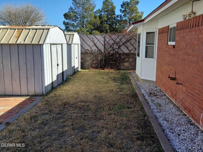 Building Photo - 5125 Sweetwater Dr