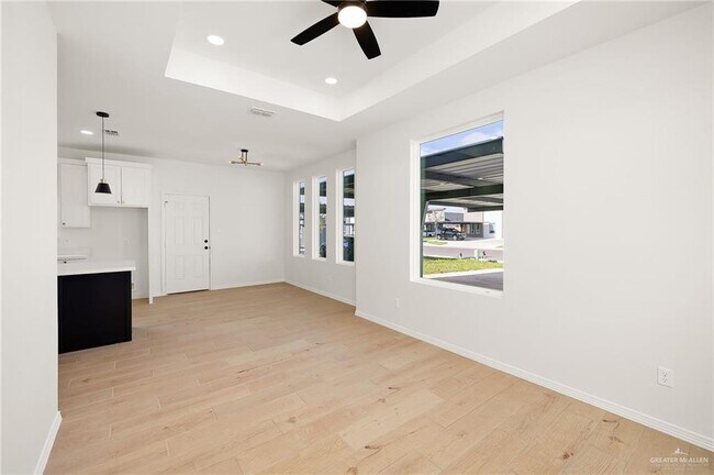 Building Photo - 13 S Links Dr