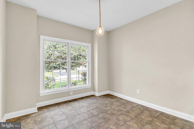 Building Photo - 42985 Pascale Terrace