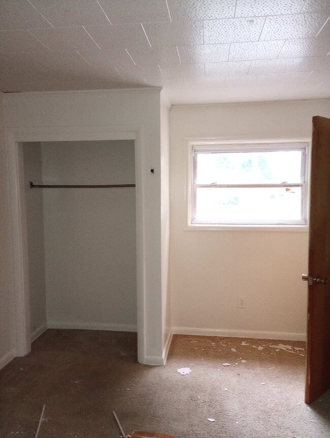 Building Photo - Welcome Home to Your Charming 2-Bedroom Apartment in Troy!