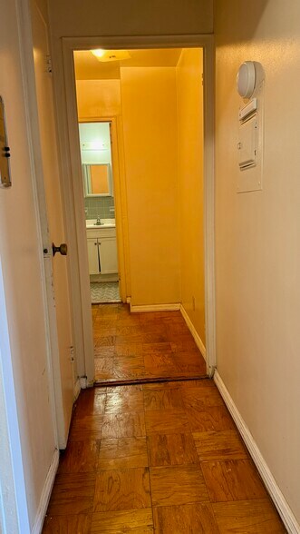 Building Photo - 225 Saint Pauls Ave