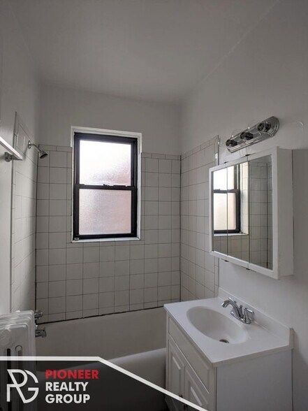 Building Photo - 4829 N Damen Ave