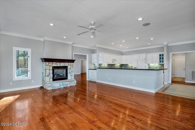 Building Photo - 11 Whisper Lake Dr