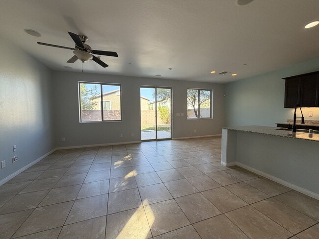 Building Photo - 4 BED 2.5 BATH 2 CAR GARAGE SINGLE FAMILY HOME W/ FULLY LANDSCAPED BACKYARD. THIS WAS FORMER MODE...