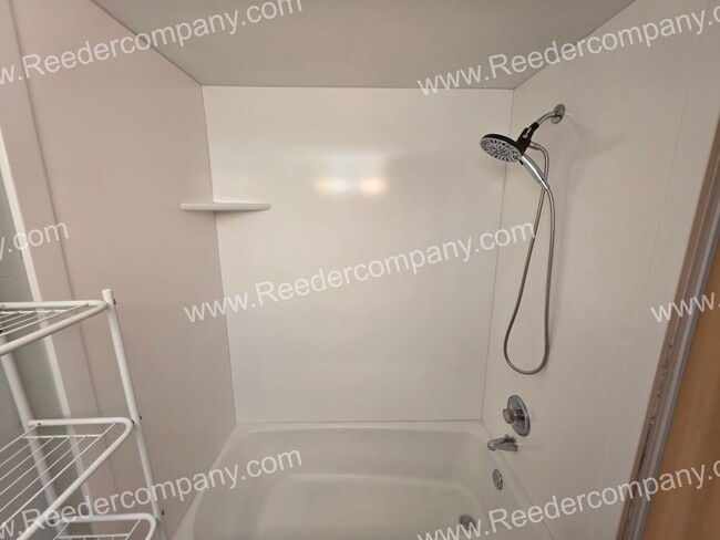 Building Photo - Spacious 1 bedroom Condo