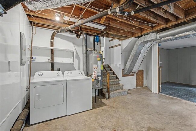 Building Photo - 2985 Fredrick Dr