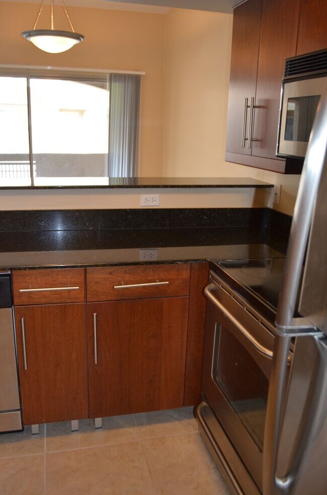 Building Photo - MOVE IN Special!!  Biltmore 2 bedroom!
