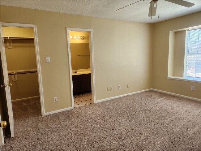 Building Photo - 7631 Goudin Dr
