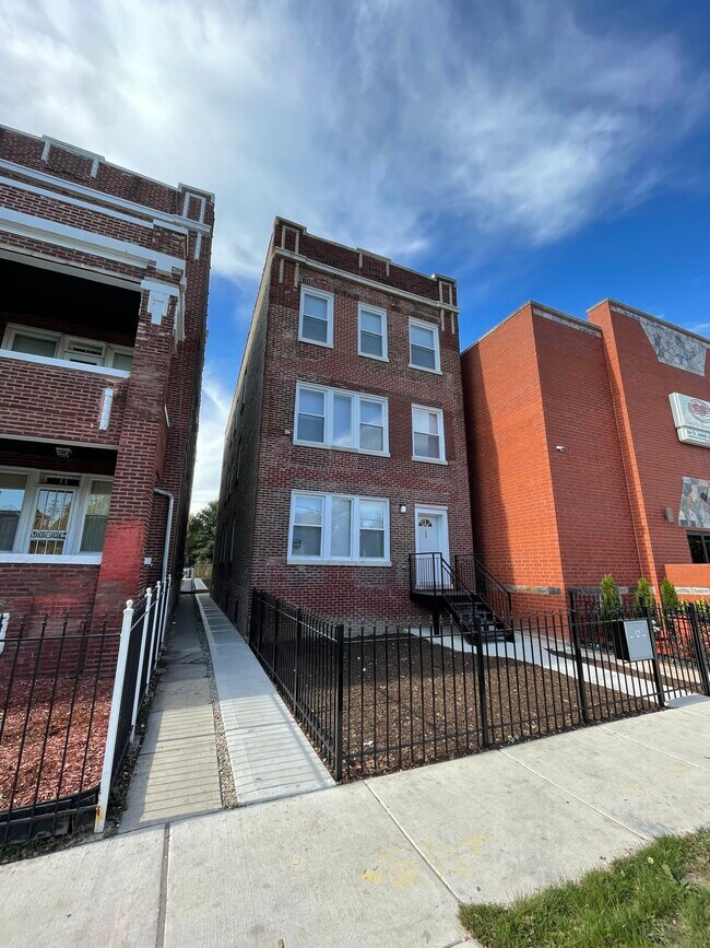 Primary Photo - 122 S Central Ave