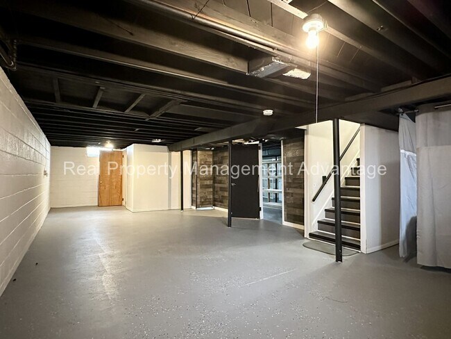 Building Photo - Mid-Century 3 Bed/2 Bath Ranch Near Downto...