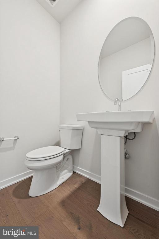 Building Photo - 64 Alroy Rd