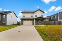 Building Photo - Pet Friendly Three Bedroom!