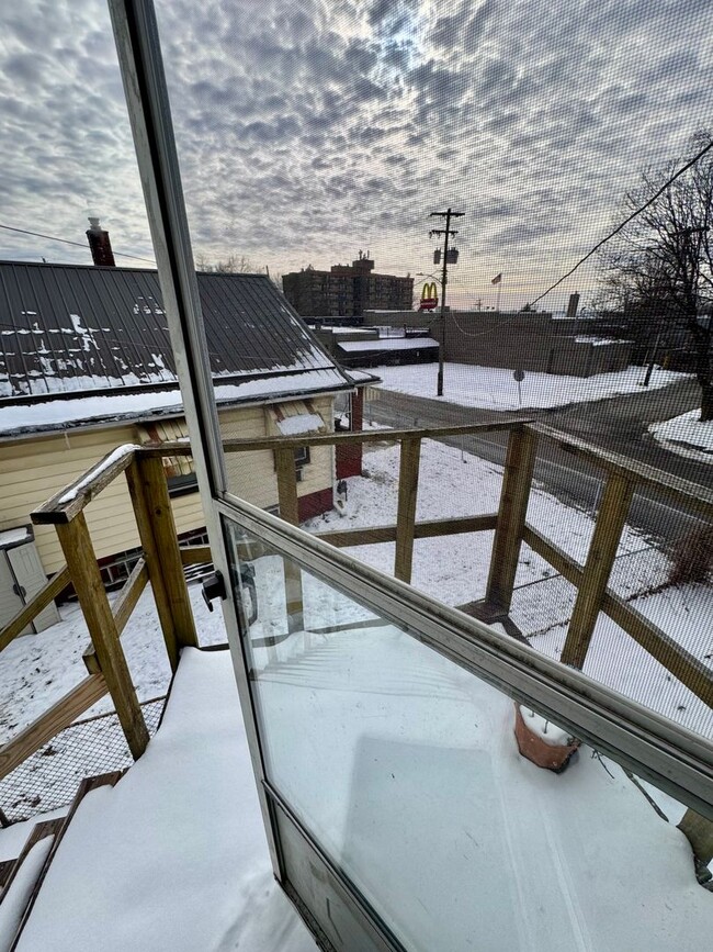 Building Photo - 3 Bedroom 2 Bath in Natrona Heights, PA!