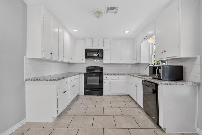Building Photo - 1409 Wycliffe Dr