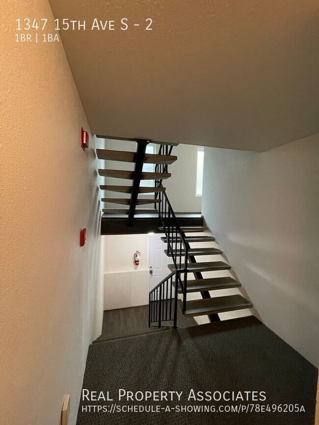 Building Photo - 1347 15th Ave S