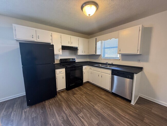 Building Photo - 162/164 Michele Dr