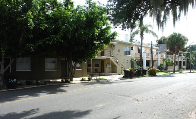 Building Photo - 649 7th Ave N