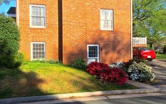 Building Photo - 1213 Hazel St