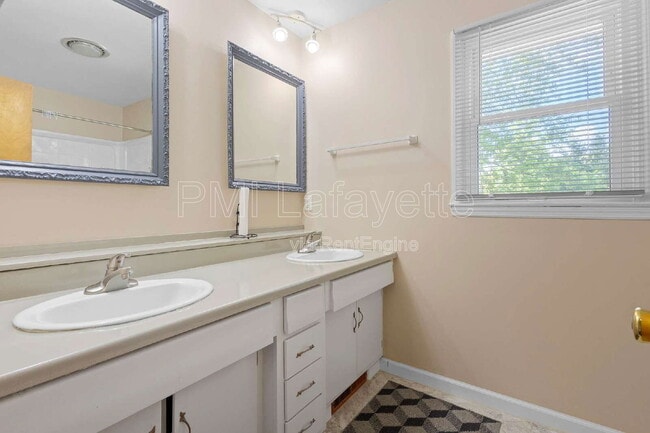 Building Photo - 2241 Indian Trail Dr