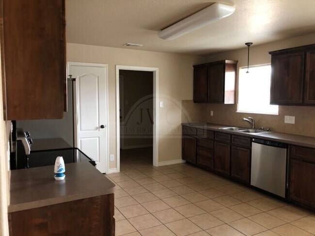Building Photo - 301 Vega Ln