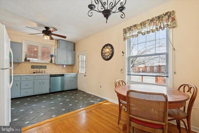 Building Photo - 3227 Fuller St