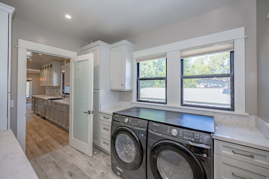 Building Photo - 494 S Marengo Ave