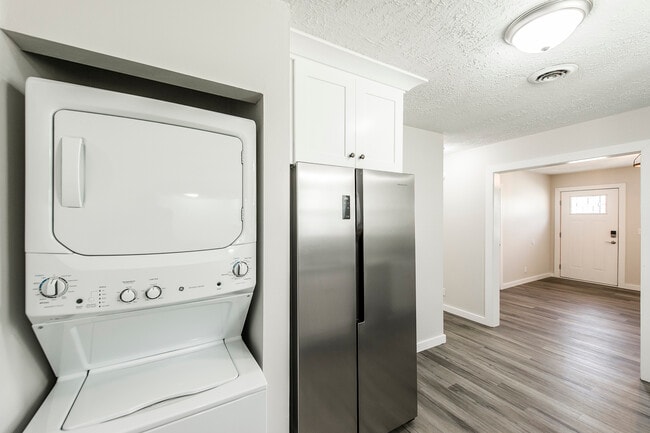 Stackable washer/dryer in unit - 163 Drivers Ln