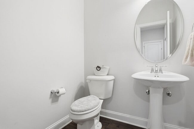 Building Photo - AVAILABLE BEAUTIFUL AND COMFORTABLE HOME