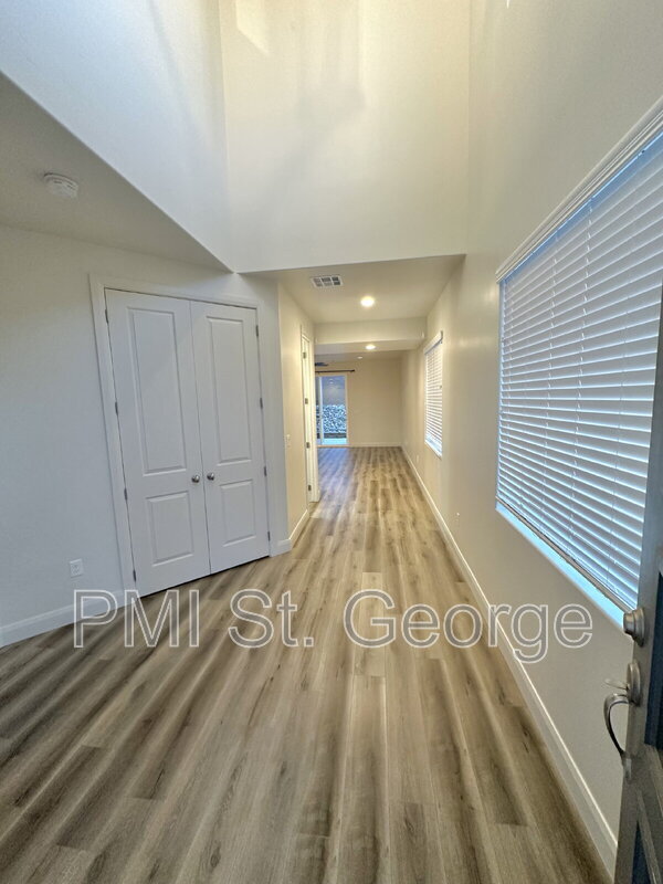 Building Photo - 3226 E 2930 S