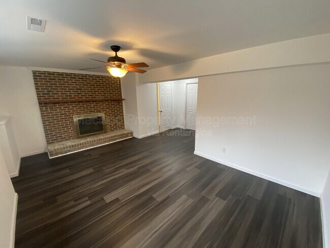 Building Photo - 300 Cross Ridge Ct
