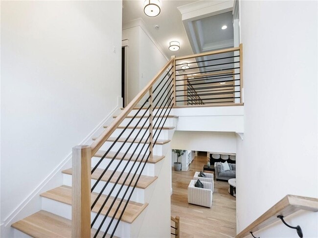 Building Photo - 566 Versailles Dr