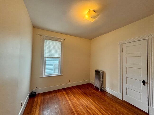 Building Photo - 144 Hillside St