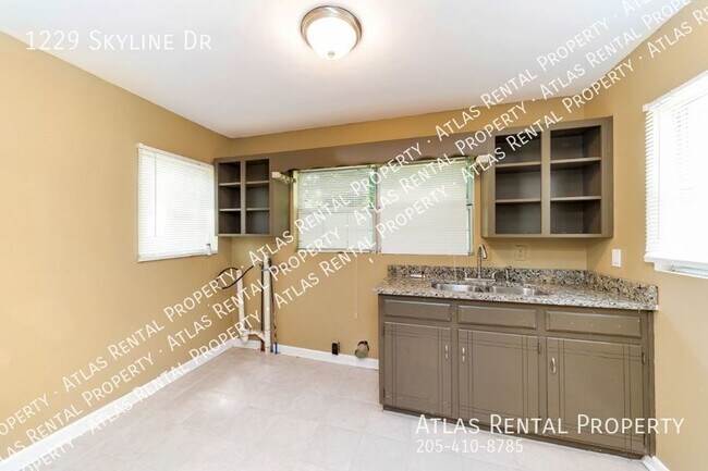 Building Photo - 1229 Skyline Dr