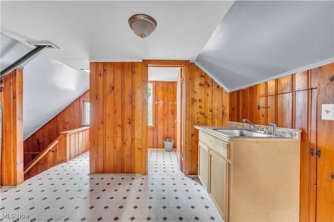 Building Photo - 913 Helmsdale Rd