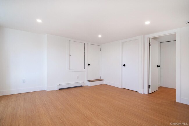 Building Photo - 9 N Buckhout St