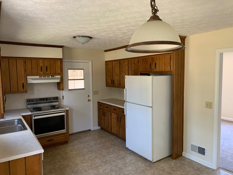 Building Photo - 3748 Cutler Dr SW