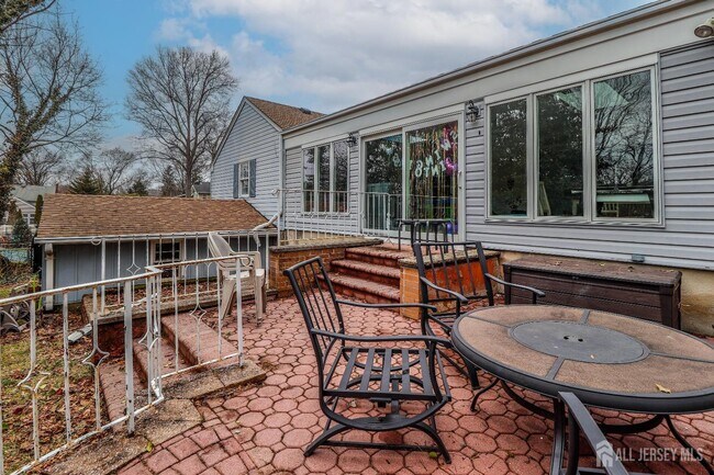 Building Photo - 71 Woodbridge Ave