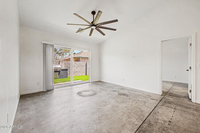 Building Photo - 505 N 16th Ave