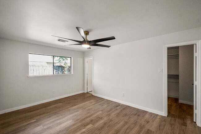 Building Photo - 5514 Chantilly Ln