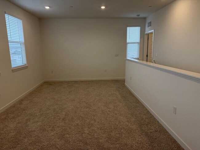 Building Photo - Beautiful Sacramento 5 Bedroom 3 Bathroom 3000 Sqft. Home for Rent