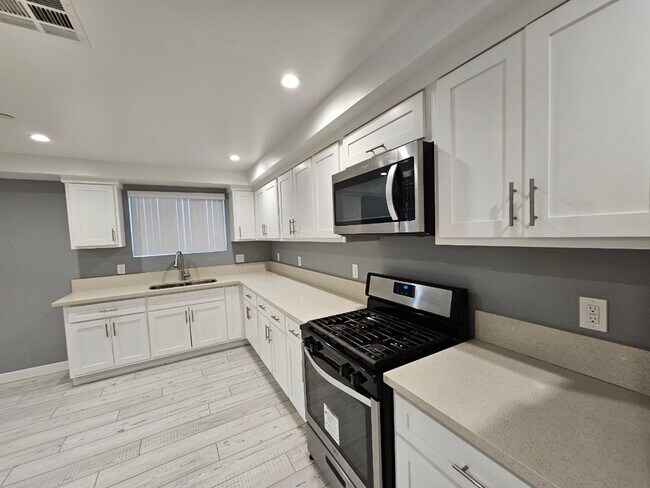 Building Photo - 32(839)