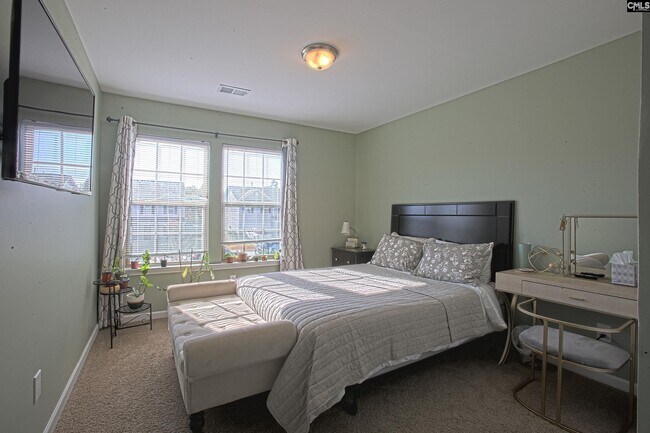 Building Photo - 649 Teaberry Dr