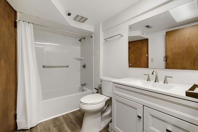 Building Photo - Recently Updated 3 Bed 2 Bath Seattle Home w/ Attached Garage!