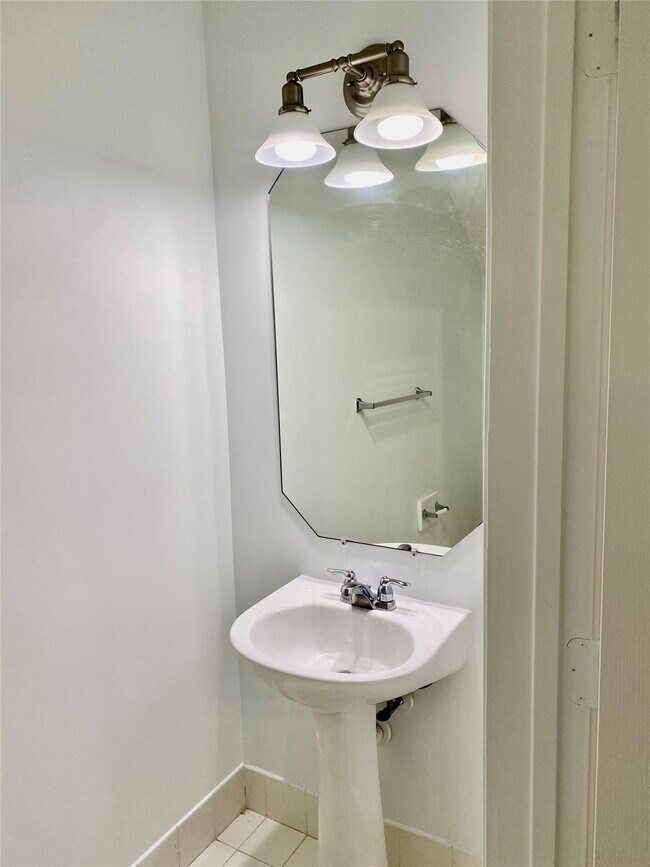 Building Photo - 8720 Cypress Walk Ct